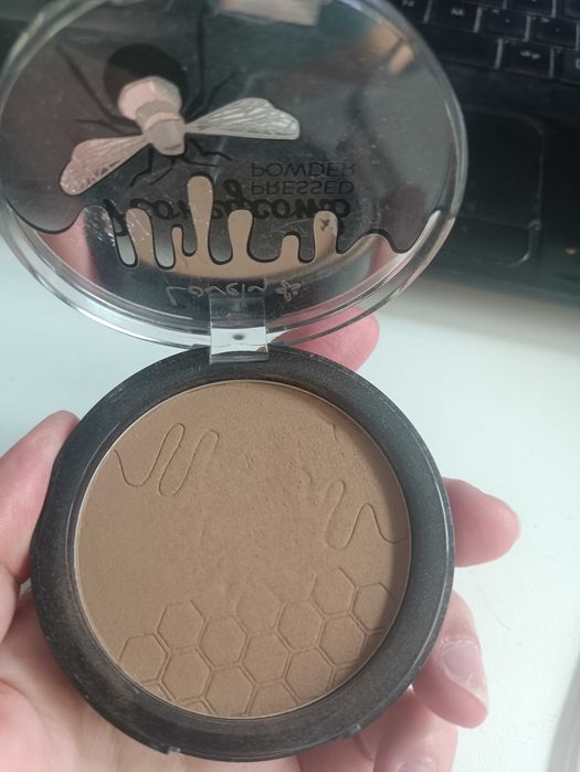 Bronzer lovely honeycomb pressed powder