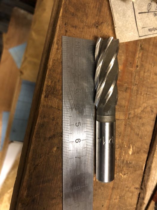 Фрезы концевые и шпоночные ц/хв от 3-20, есть удлиненные