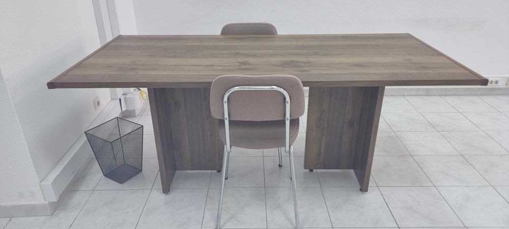 Secretária de escritório em Madeira