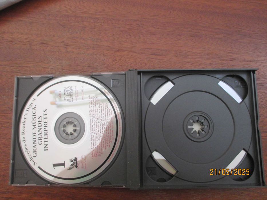 Vários cd's de cantores líricos - Callas, Pavarotti, Carreras ,Domingo