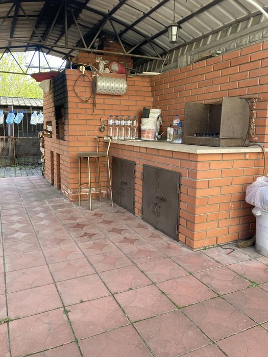 Продаж нового будинку в центрі смт Макарів