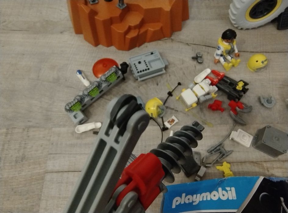 Playmobil 70888 ekspedycja na Marsa z pojazdami.