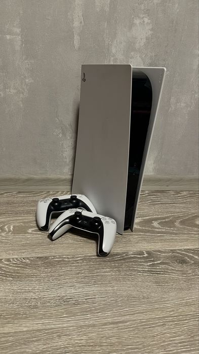 Playstation 5 digital edition 825 gb + 2 джойстика