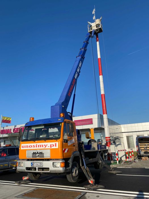 Podnośnik koszowy, usługi, wynajem - podnośnik na samochodzie