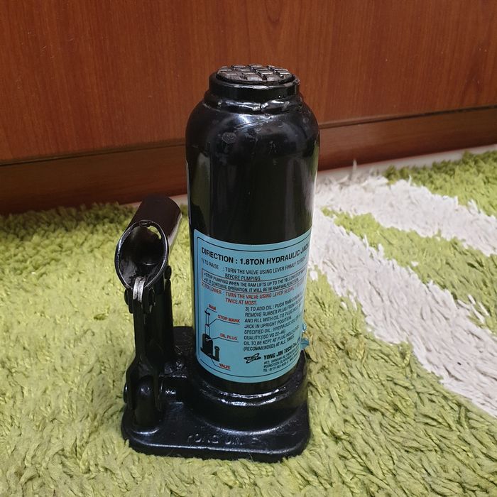 Домкрат  митсубиси л200.