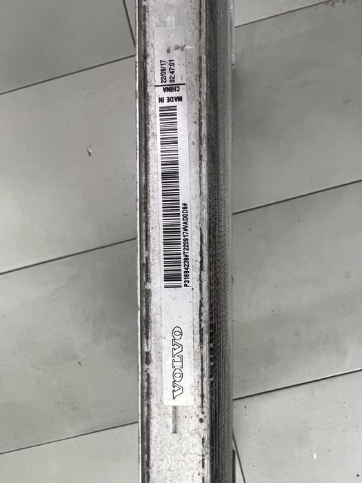 Радіатор Volvo 31684239