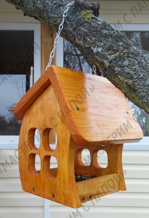 Дерев'яна годівниця для птахів та білочок