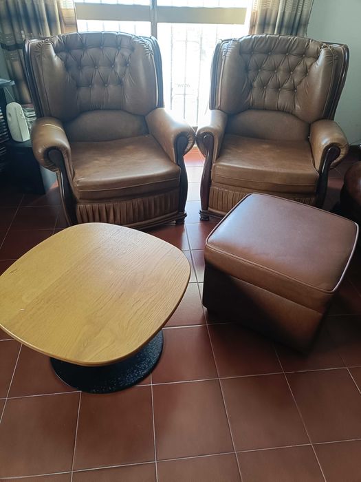 2 Sofás ,Puff, e Mesa Centro