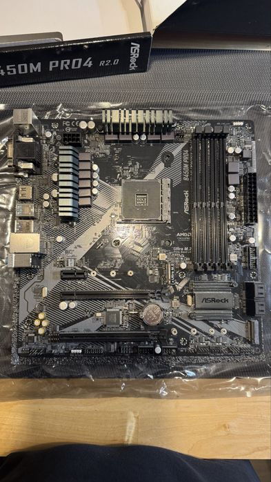 Asrock B450M Pro4 R2.0 - Socket AM4