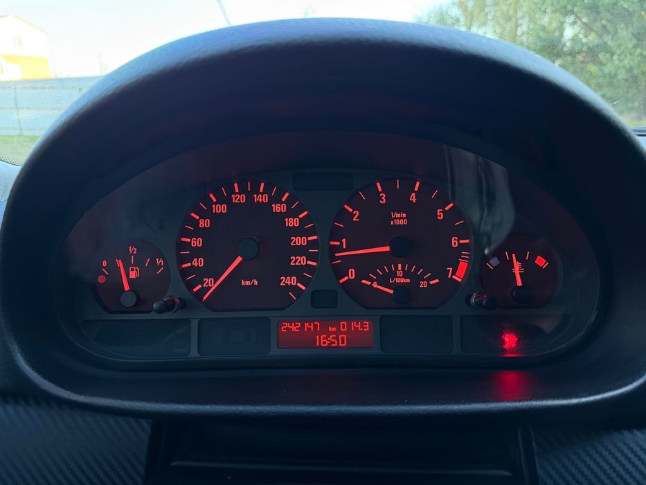 BMW E46 318i.