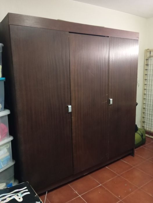 Roupeiro e mesa com espelho