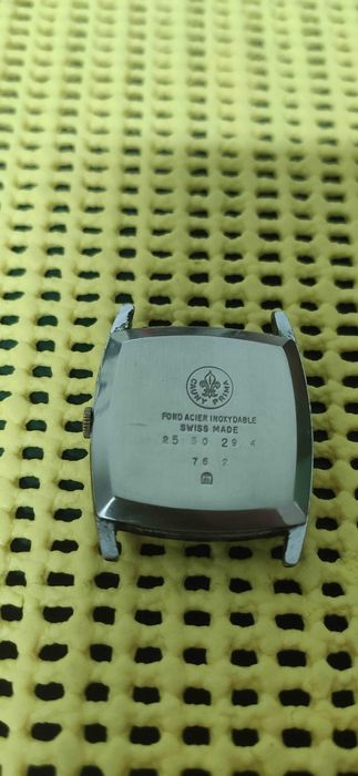 Relógio antigo CAUNY de corda manual