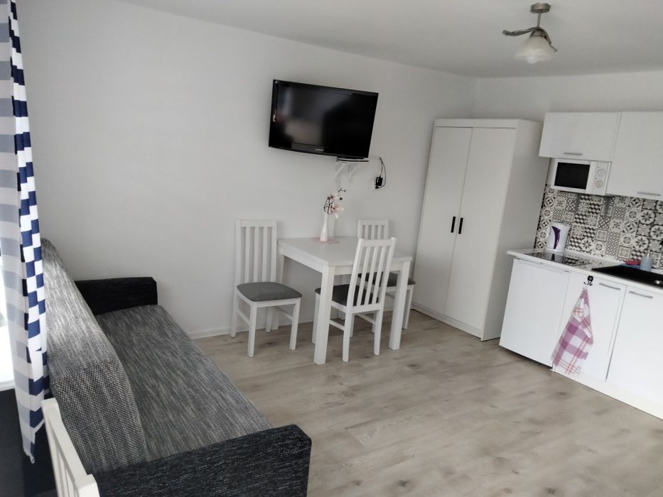 Pokój z aneksem kuchennym i łazienką 300 m. od morza.