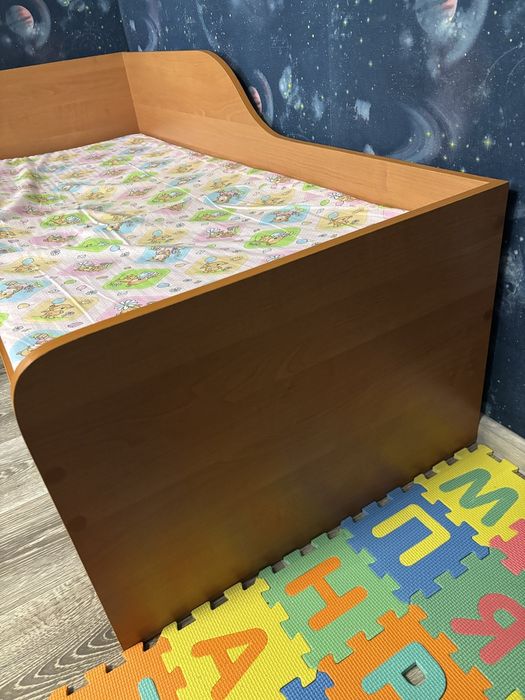 Дитяче ліжко з матрацом