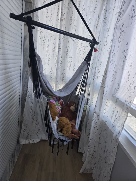 Cadeira baloiço tecido com almofada e barra de suporte