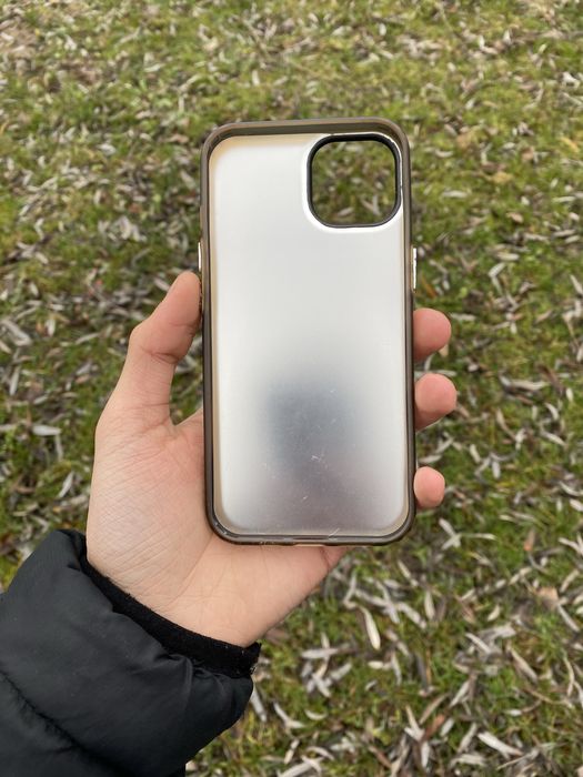 Продам чохол айфон 13