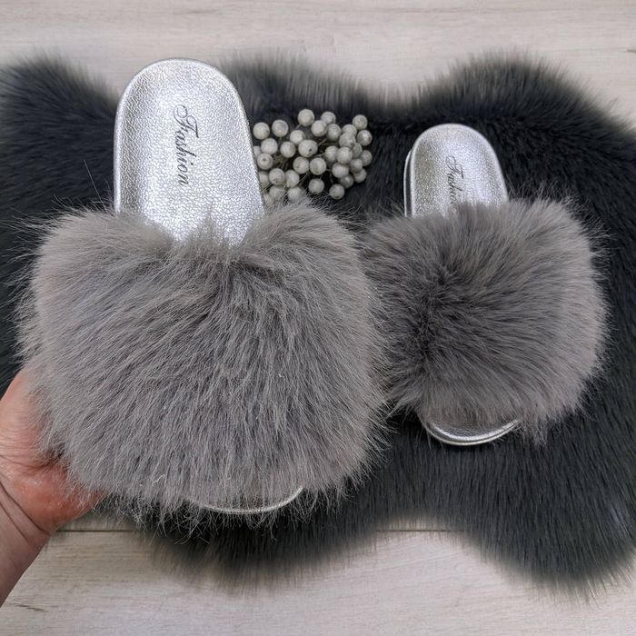 Шльопанці жіночі хутряні