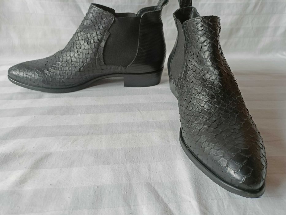 Donna Carolina sztyblety roz.. 43- dł. wkł. 28 cm- skóra- stan bdb