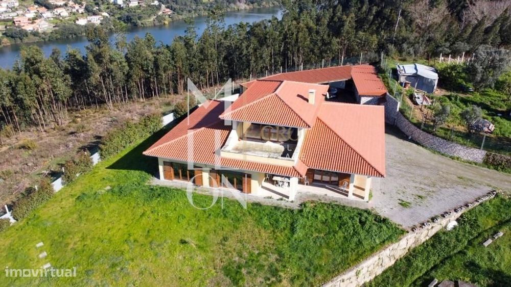 Moradia T4 localizada em Pedorido, Castelo de Paiva