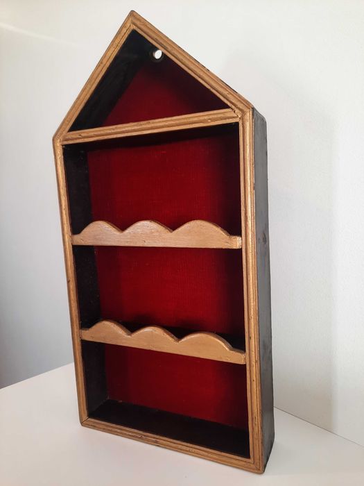 Estante de parede antiga