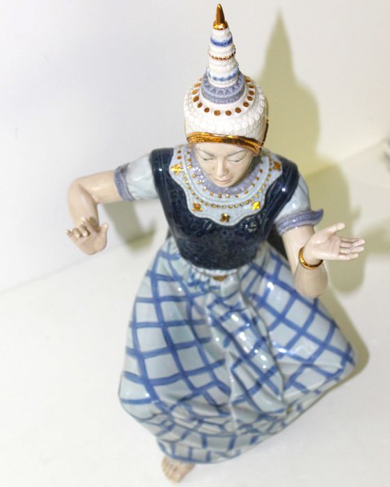Porcelana - Bailarina Tailandesa