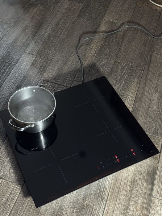 Індукційна поверхня IKEA безрамочна, 2024 рік 11 місяць. Індукція!