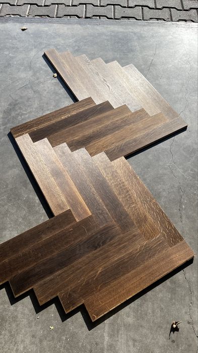 Parkiet dąb wędzony, lakierowany, jodełka