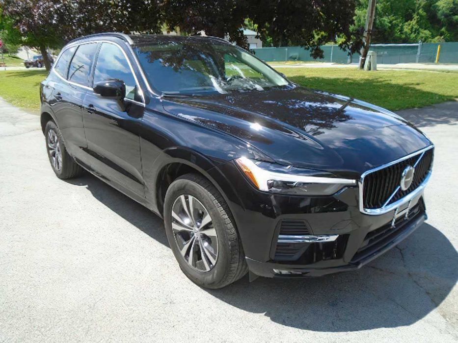Volvo XC60 B5 Core      2023