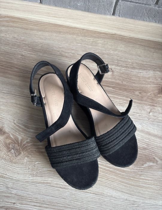 Sandałki na platformie