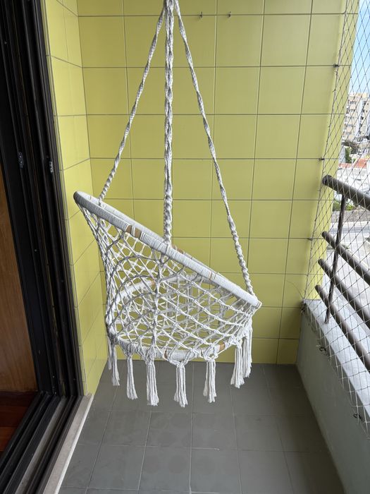 Baloiço suspenso de macramé