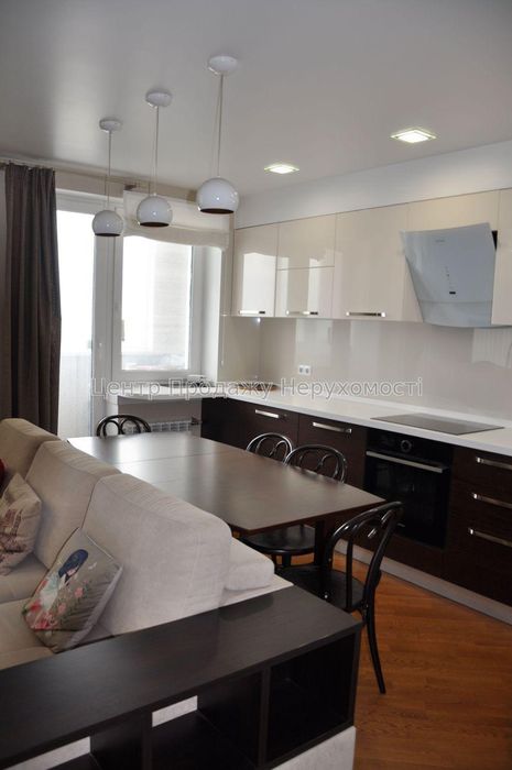 Центр Продажу Нерухомості продає 3 квартиру