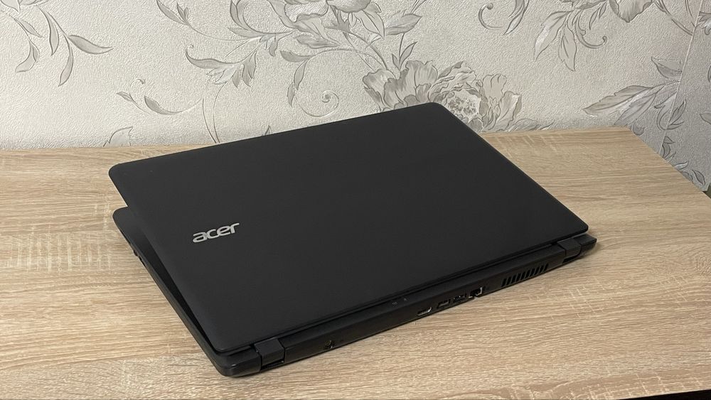 Ноутбук Acer Aspire ES1-532G / Nvidia GeForce 920MX 2 GB / 4 ядра / 3 год. акб / 1 TB HDD