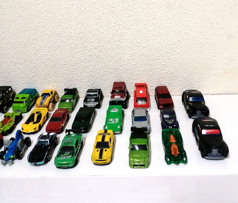 Hot wheels 35 carros, vendo o conjunto