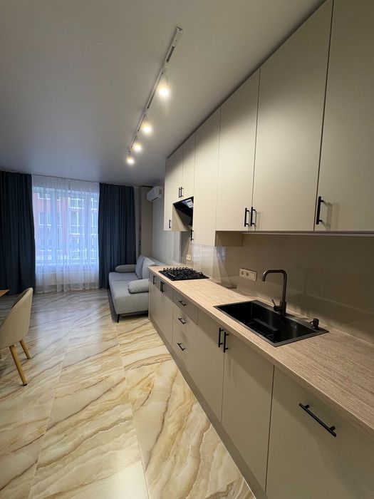 Шикарна квартира з новим ремонтом і технікою. Набережна. Кухня - 19 м.