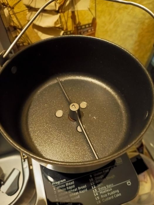 Хлібопічка Electrolux EBM 8000.