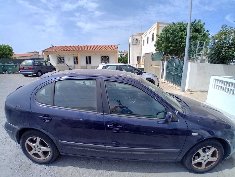 Vendo seat leon ,azul , 5 portas, inspecção até 2027