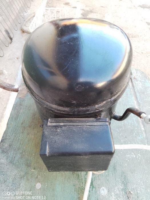 Компресор,(Двигун) холодильника,морозильної камери.