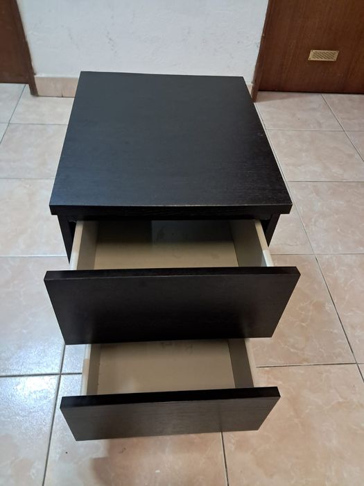 Mesa de cabeceira Ikea Malm preta