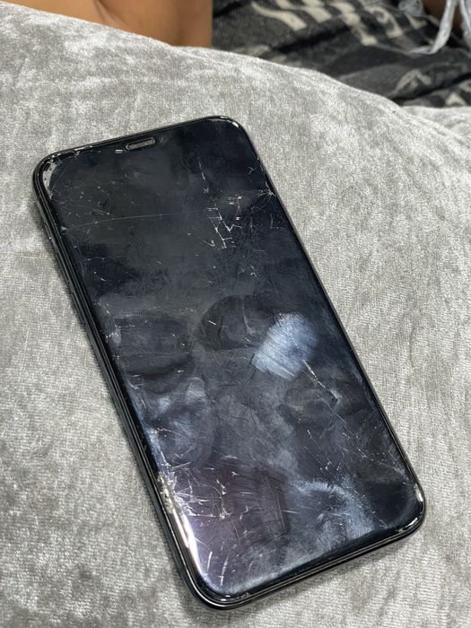 iPhone 11 Pro Midnight Green