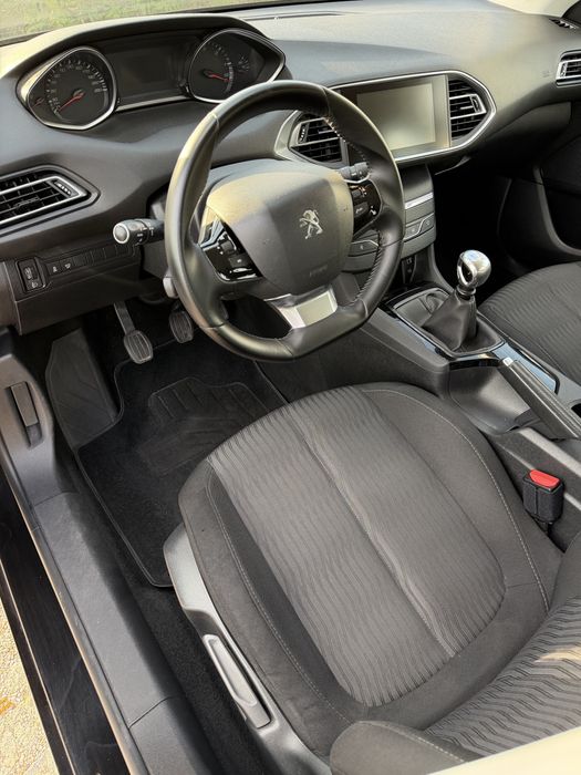 Peugeot 308 — fotografia 6