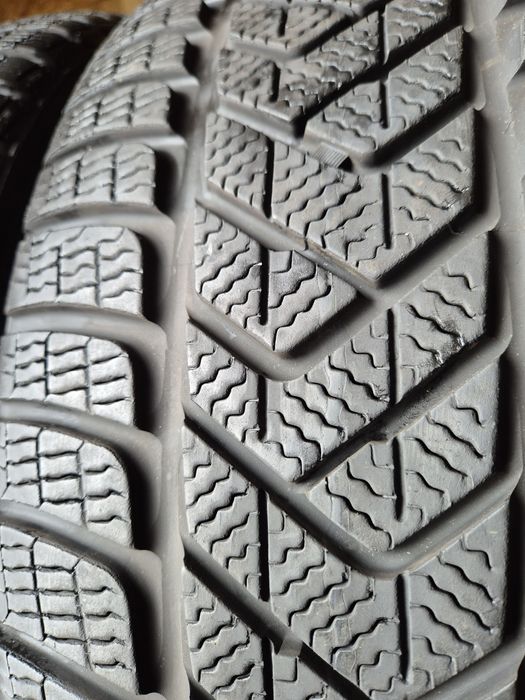 255/45/19 Pirelli Sottozero 3 Para zima 7mm 2022r