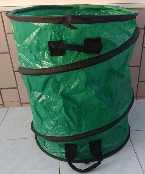 Saco de Jardim Desdobrável (116 Litros)

Medidas:
49 cm X 62 cm 

Entr