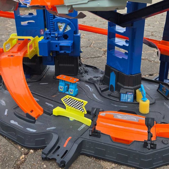 Brinquedo Hot Wheels Ultimate Garage