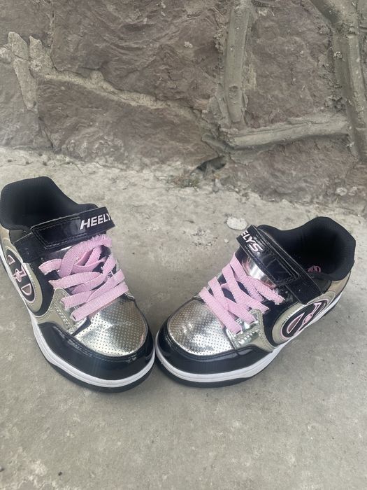 Дівчачі кеди Heelys з роликами