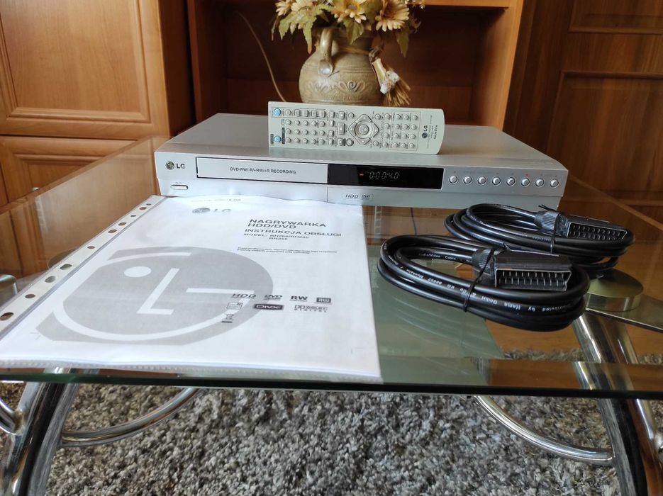 Odtwarzacz DVD, nagrywarka DVD LG RH256 + pilot