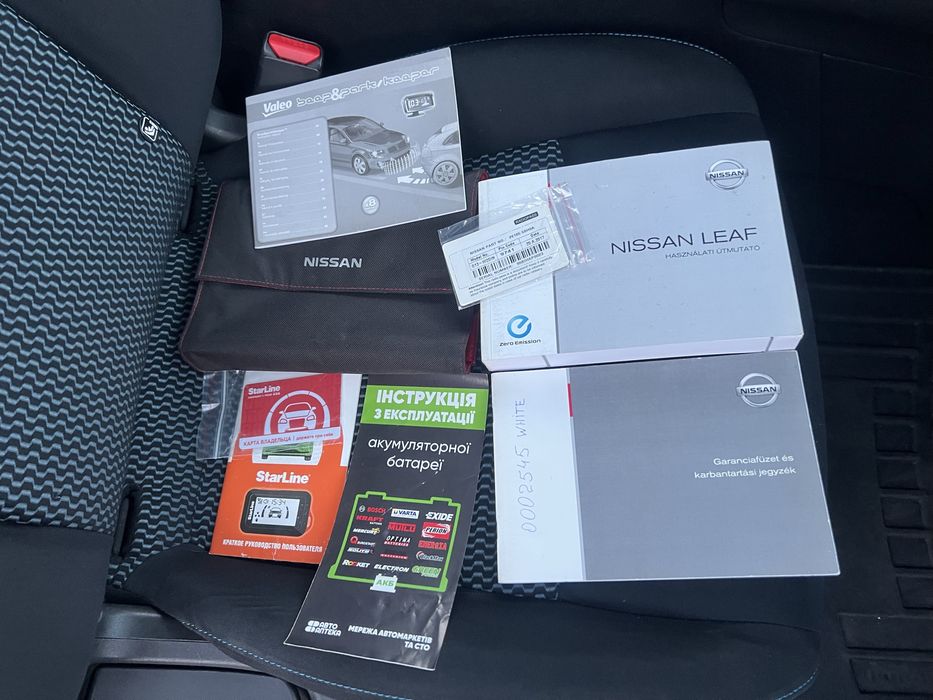 Nissan Leaf в отличном состоянии.