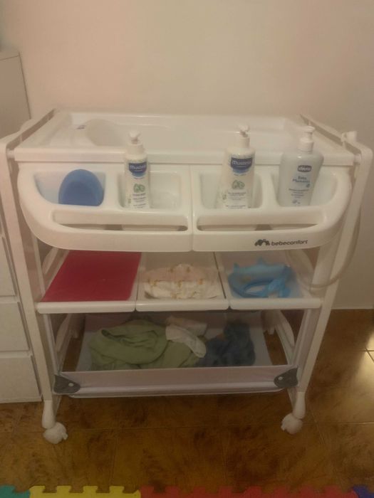 Banheira com muda fralda para Bebé