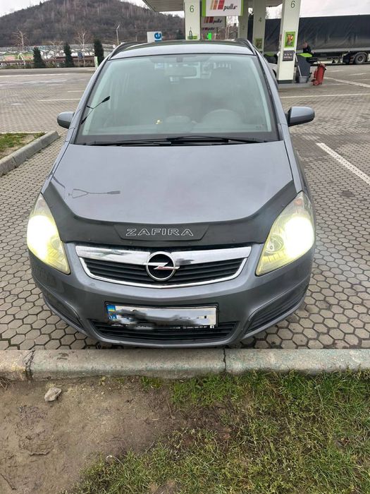 Машина Opel Zafira B