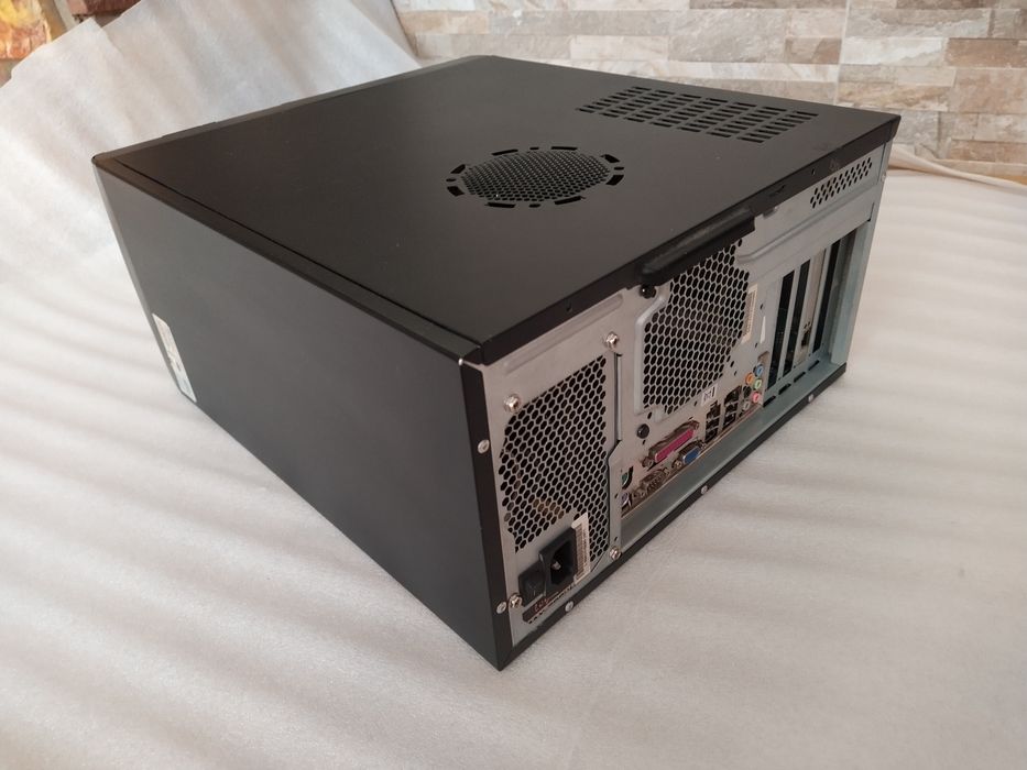 Komputer Intel core 2 Quad Q9400. 4GBRam. Windows 10