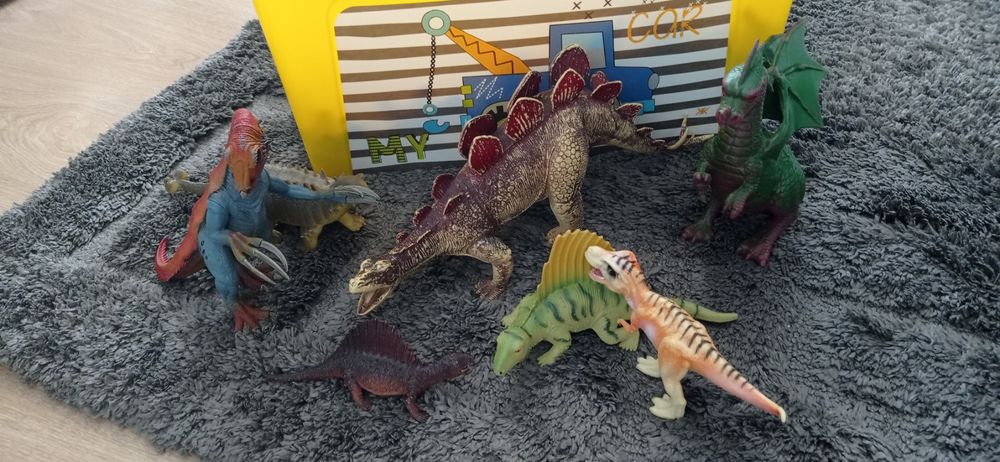 Колекція іграшок динозаври та тварини